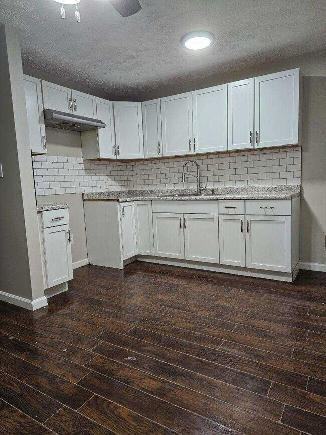 Foto del edificio - 3 bed 1 bath home for rent!