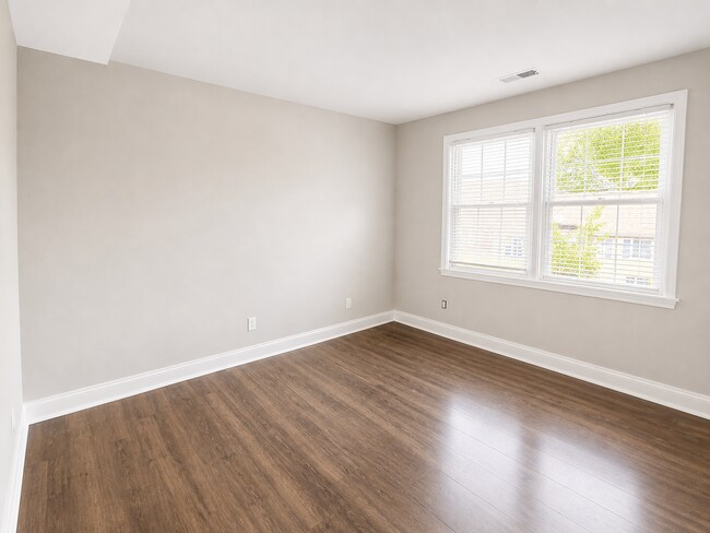 Foto del edificio - 2026 Move-In Special – $500 LEASE SIGNING BONUS!! Bright & Spacious 2BR Apartment in Southeast DC...