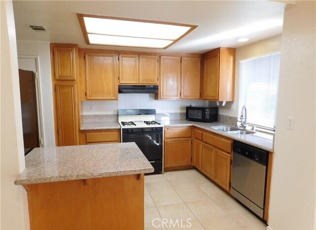 Building Photo - 14656 Blackbush Rd