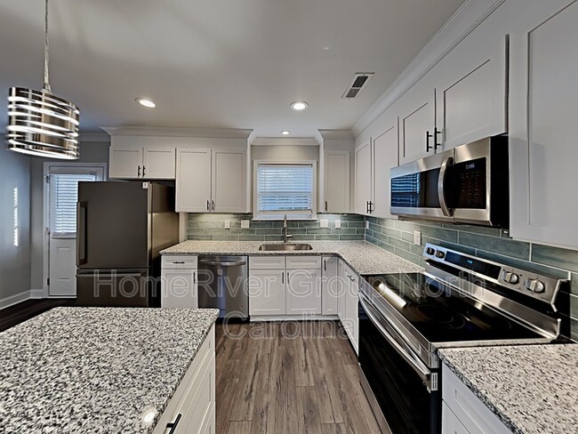 Building Photo - 204 Quail Dr