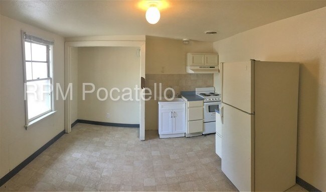 Building Photo - Studio Apartment