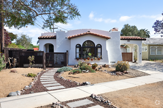 3407 N Mountain View Dr