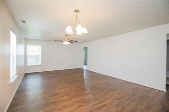 Building Photo - 2509 Parkcrest Dr
