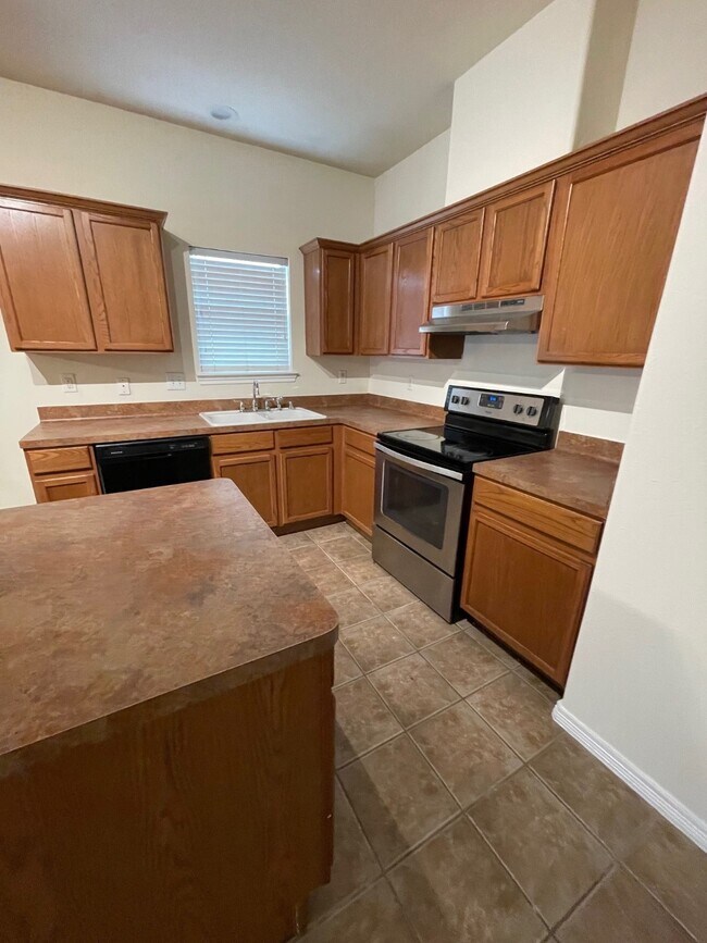 Foto del edificio - 10235 Berry Hill Ln
