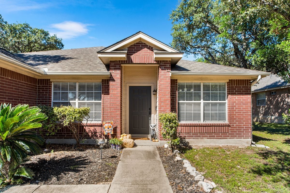 Foto principal - 13839 Bent Ridge Dr