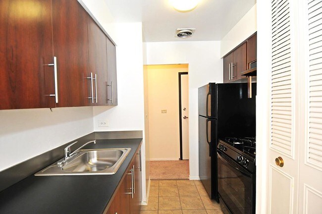 Building Photo - 2630 N Hampden Ct
