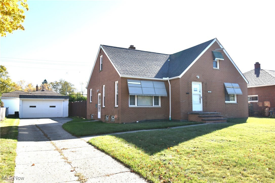2761 Forestview Ave Rocky River, OH 44116 – photo 1 of 29