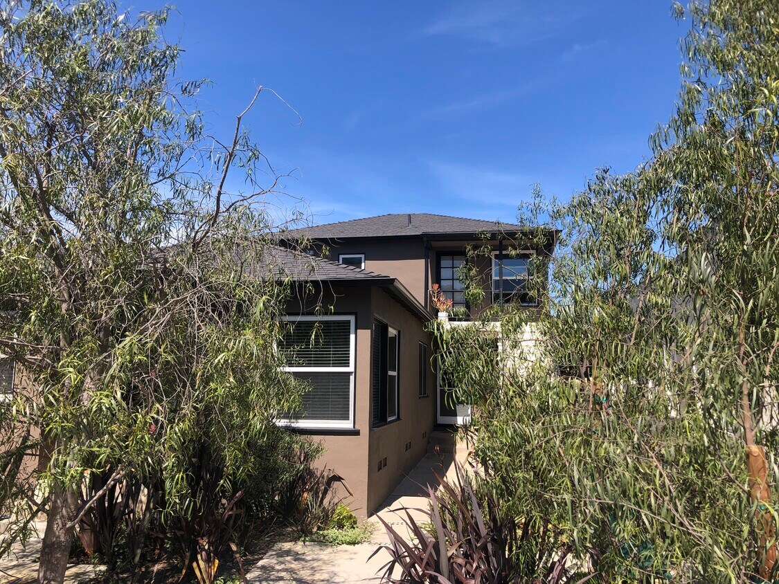 Primary Photo - 218 Rennie Ave