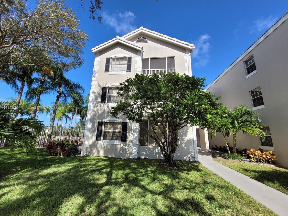 2861 N Oakland Forest Dr Unit 101, Oakland Park, FL 33309 Condo for