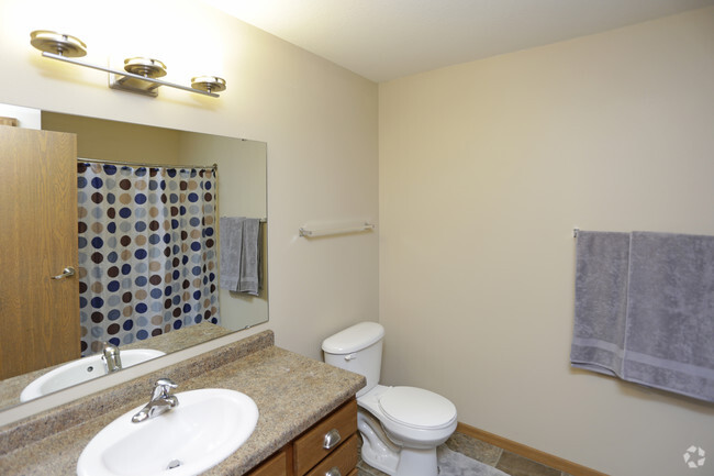 Three Bedroom - Bathroom - Wolf Creek