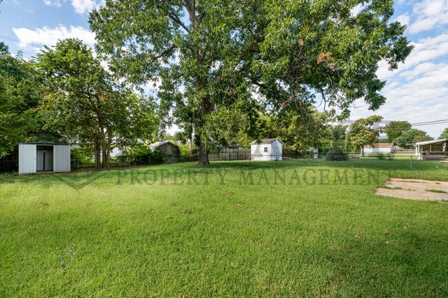 Building Photo - 1403 W Lydia St