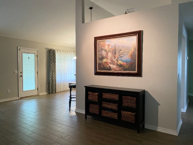 Foto del edificio - 3918 Holleyberry Ln