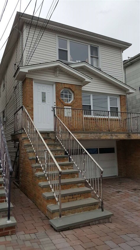 Primary Photo - 1433 45th St