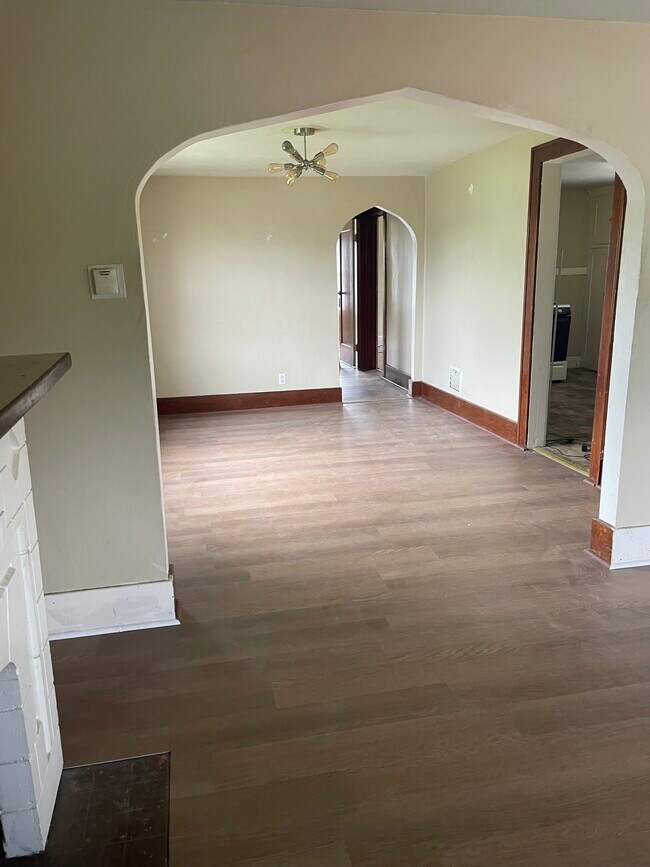 Living & Dining - 33 Dellwood Pl