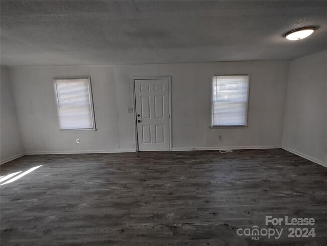 Building Photo - 1413 Phil Thurman Rd