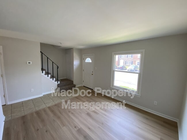 Building Photo - 128 Hickok Cir