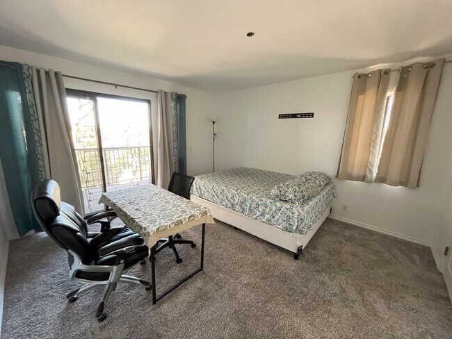 Building Photo - Beautiful 1 Bed 1 Bath Furnished Condo *Mo...