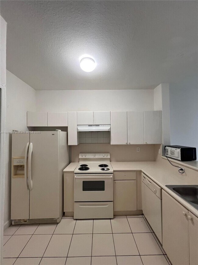 Foto del edificio - 1666 SE 27th Ct