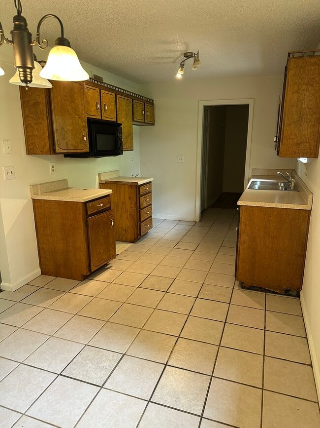 Building Photo - 73 Lavaughn Dr