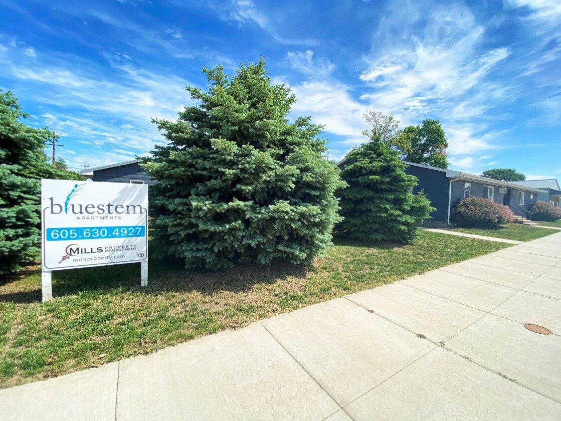 Foto principal - Bluestem Apartments