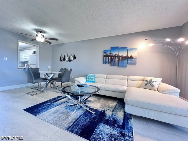 Foto del edificio - 400 Forest Lakes Blvd
