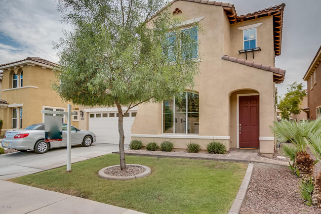 Building Photo - GREAT LOCATION!  Fabulous move-in ready 5 ...