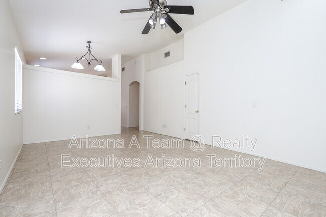 Foto del edificio - 2868 W Simplicity Dr