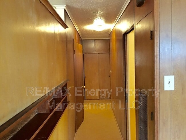 Building Photo - 846 Marilyn St