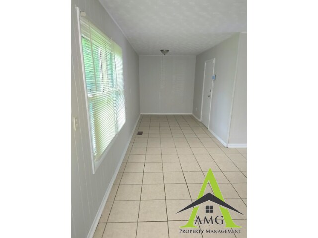 Foto del edificio - 8302 Laughlin Dr