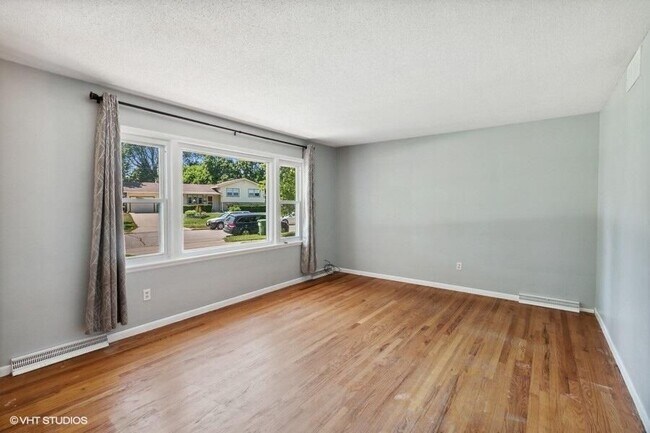 Building Photo - 1013 Hunziker Dr