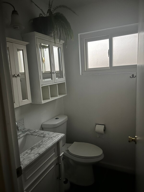 Building Photo - 1062 Marina Dr