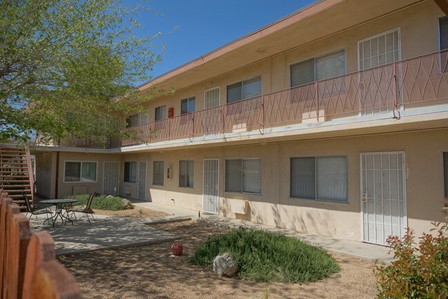 Foto del edificio - 20251 Serrano Rd