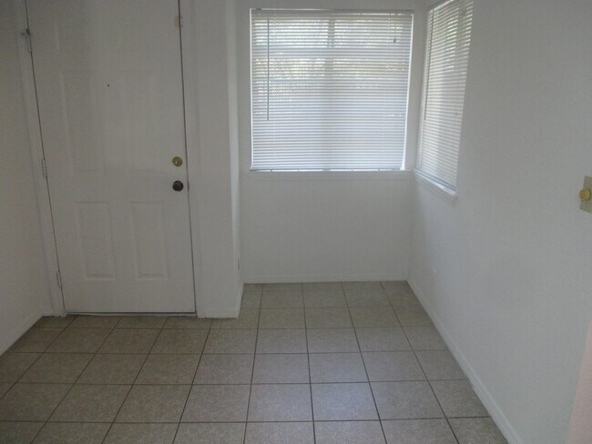 Building Photo - SPACIOUS 2 BEDROOM CONDO - BOTH HAVE ENSUITES!
