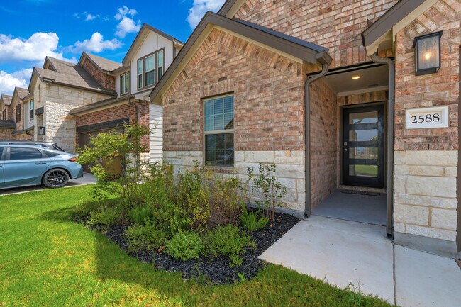 Foto del edificio - Bright 3-Bed Home with Island Kitchen, Private Patio, and Fenced Yard in New Braunfels