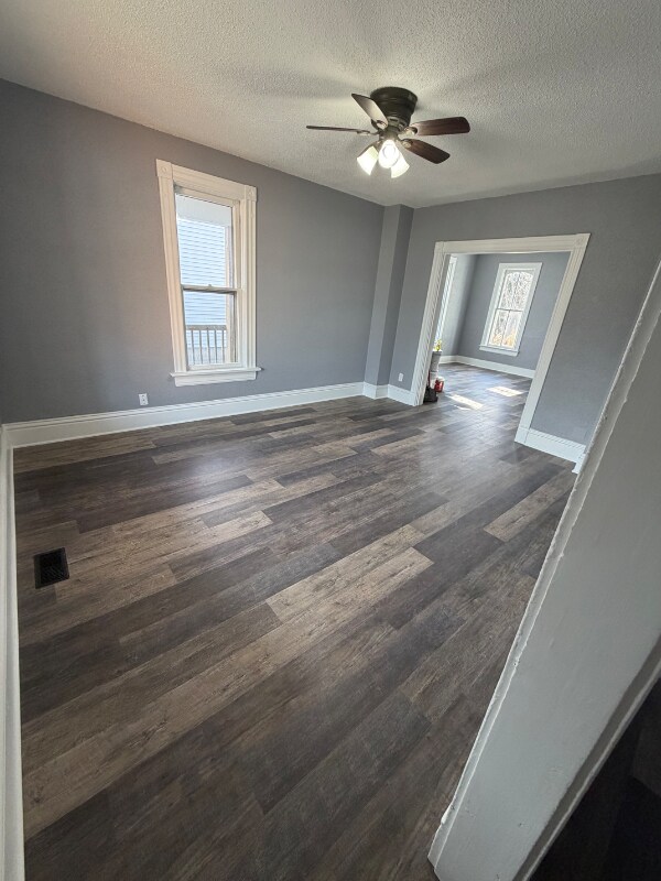 Foto del edificio - 1640 N Main St