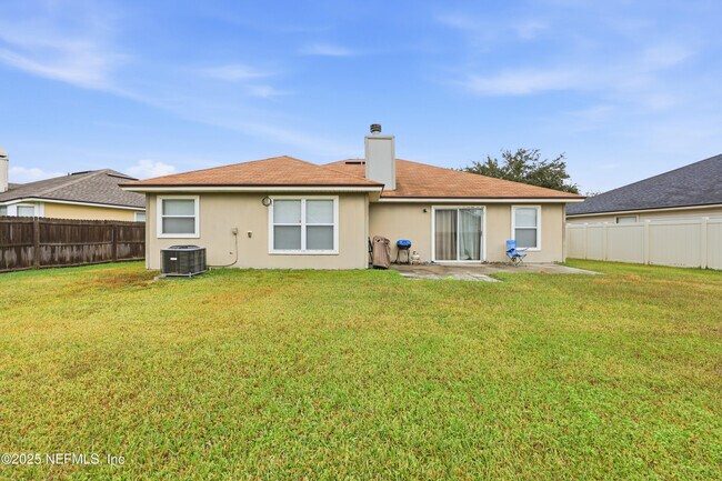 Foto del edificio - 1739 Saw Lake Drive