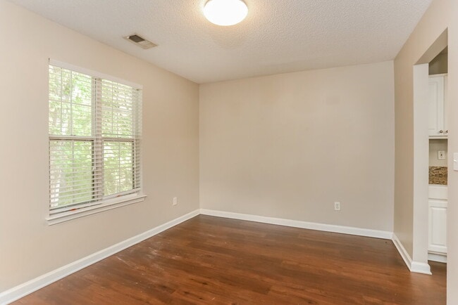 Foto del edificio - 3234 Grove Trail