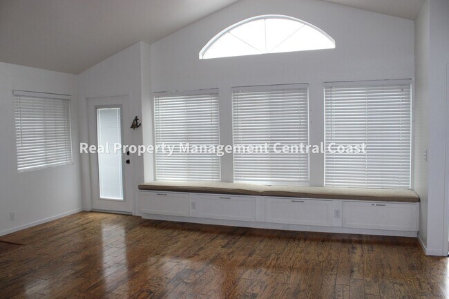 Building Photo - LEASE PENDING - 2 Bed, 2 Bath Ocean View C...