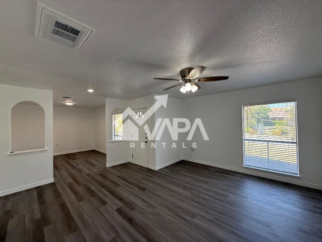 Foto del edificio - 10310 Little Sugar Creek