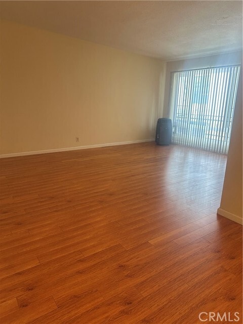Building Photo - 504 S Manhattan Pl