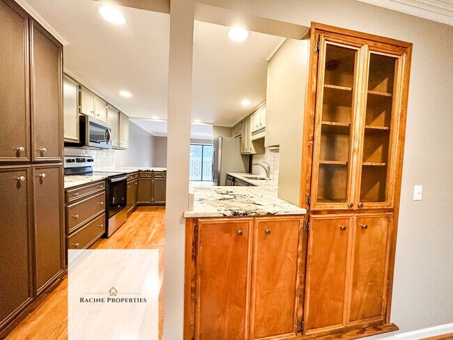 Foto del edificio - Townhouse available on Lake Hartwell—comes with a water view!