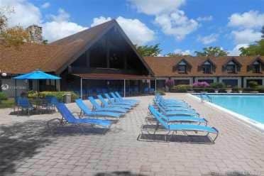 Building Photo - 3760 Inverrary Dr