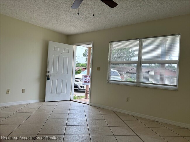 Foto del edificio - 4231 Grass Ave