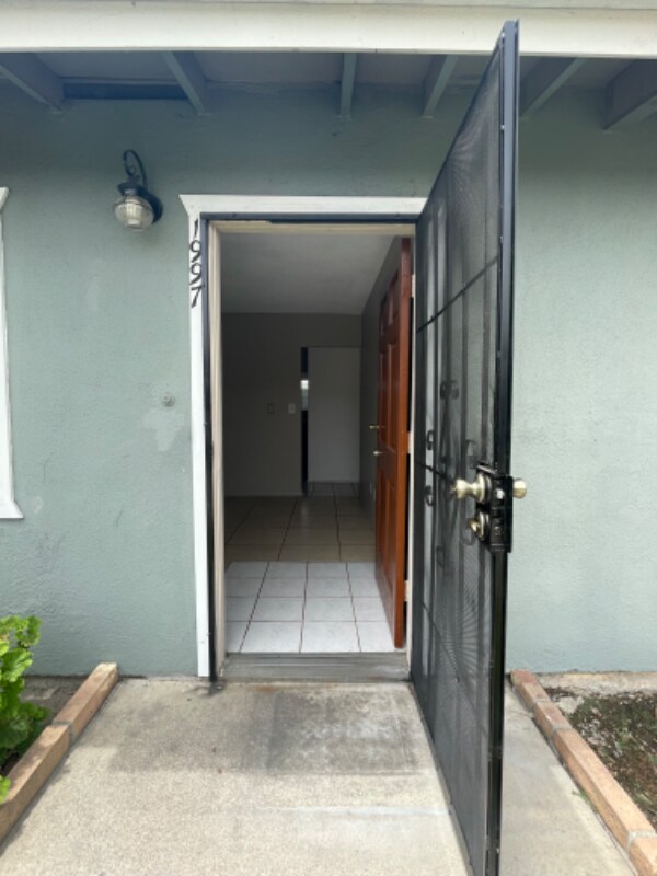 Foto del edificio - 1997 W Houston Ave