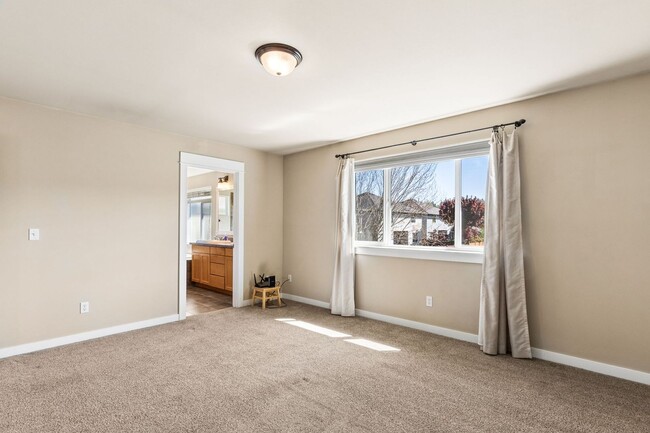 Foto del edificio - 5 Bedroom 3 Bath Home in Bothell Beaumont Sub Division $4300