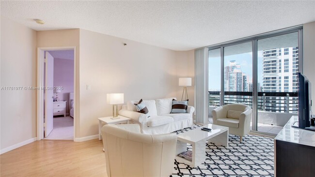 Foto del edificio - 3600 Mystic Pointe Dr