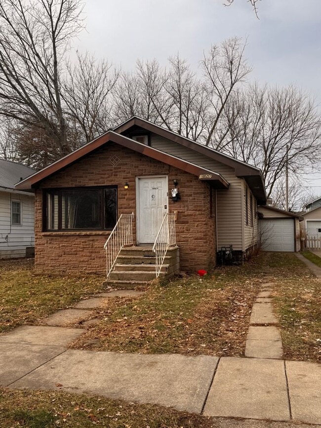 Building Photo - 1827 Frances Ave