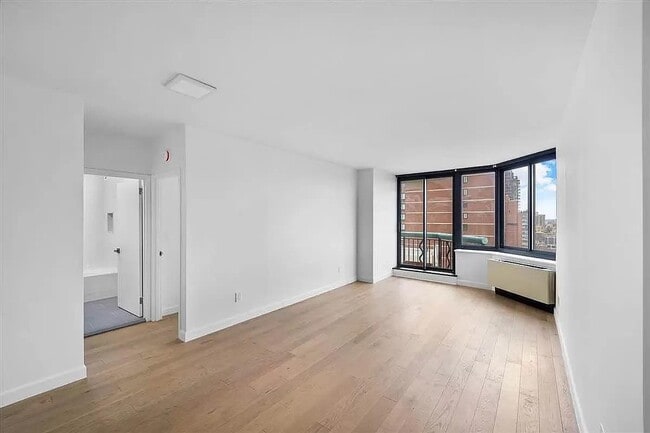 Building Photo - 303 E 60th St