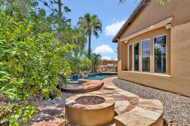 Building Photo - 5 BEDROOM 3 BATH HIGH END CHANDLER HOME WI...