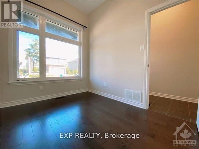 Building Photo - 132 Cambie Rd